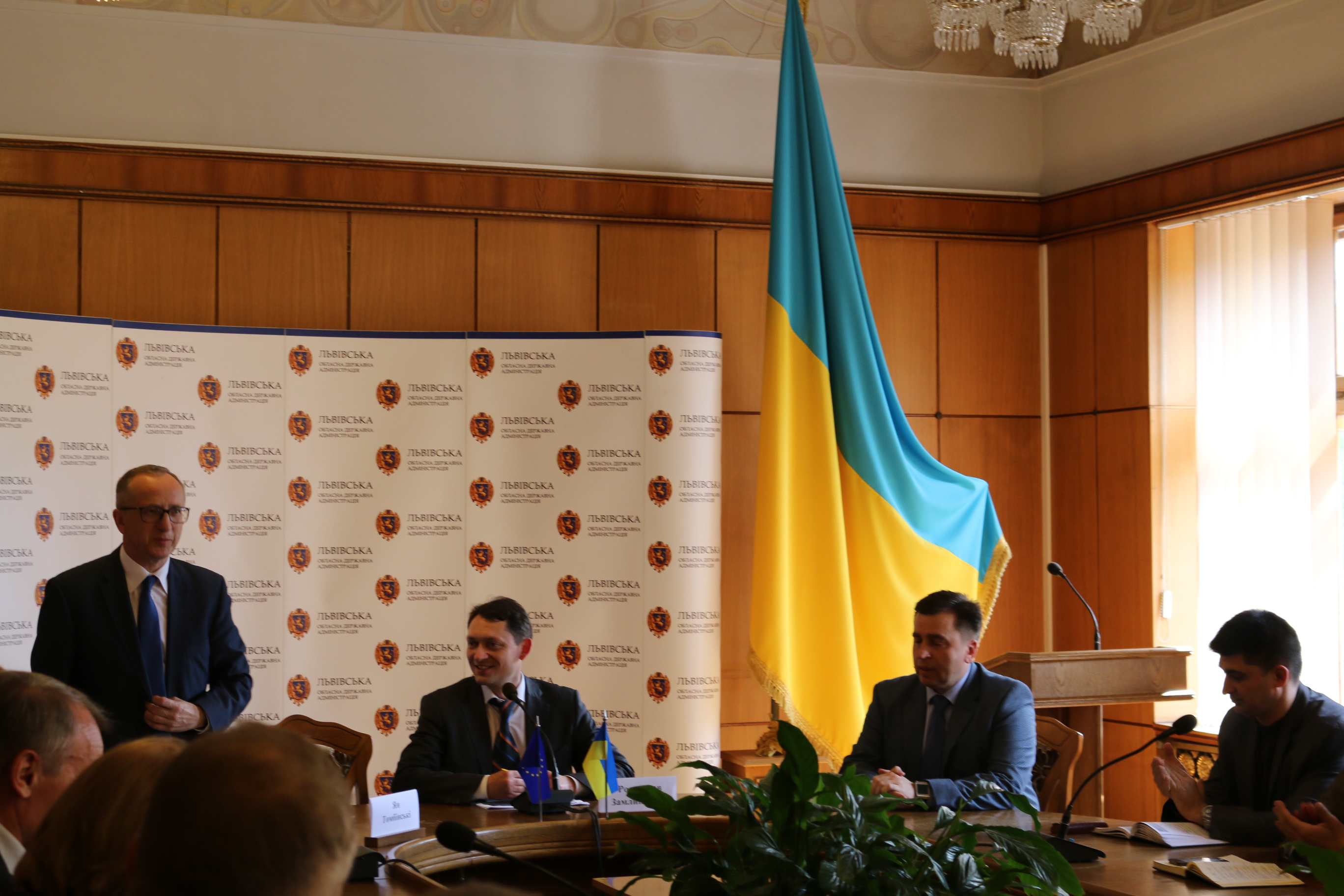 Україна повинна виділяти кошти на підтримку об’єднаних громад і дати їм змогу заробляти, – Томбінський Україна повинна виділяти кошти на підтримку об’єднаних громад і дати їм змогу заробляти, – Томбінський