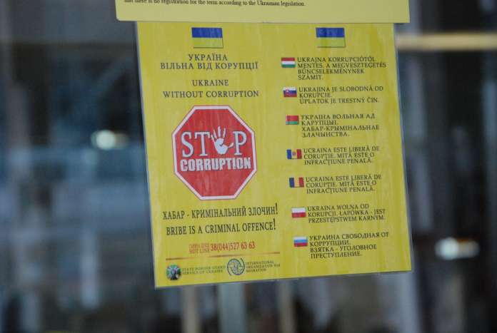 В аеропорті «Львів» роздали антикорупційні флаєри В аеропорті «Львів» роздали антикорупційні флаєри