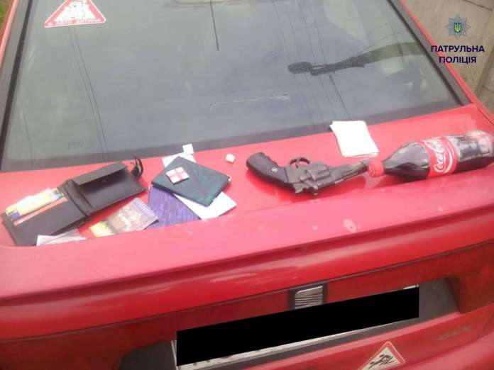 У Львові поліцейські затримали таксиста-наркомана У Львові поліцейські затримали таксиста-наркомана