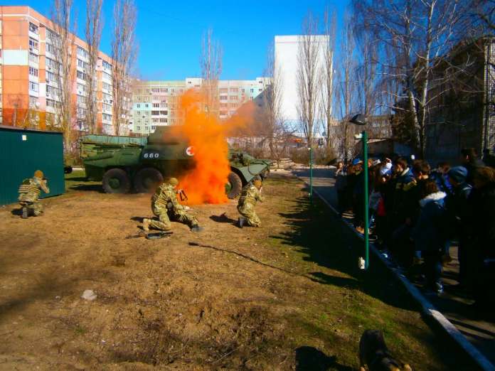 Прикордонники Бердянського загону розповіли школярам про захист державного кордону України Прикордонники Бердянського загону розповіли школярам про захист державного кордону України