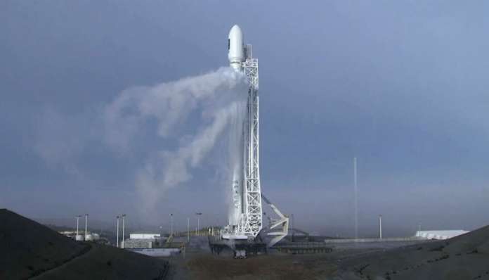Вночі SpaceX знову спробує посадити першу ступінь на баржу Вночі SpaceX знову спробує посадити першу ступінь на баржу