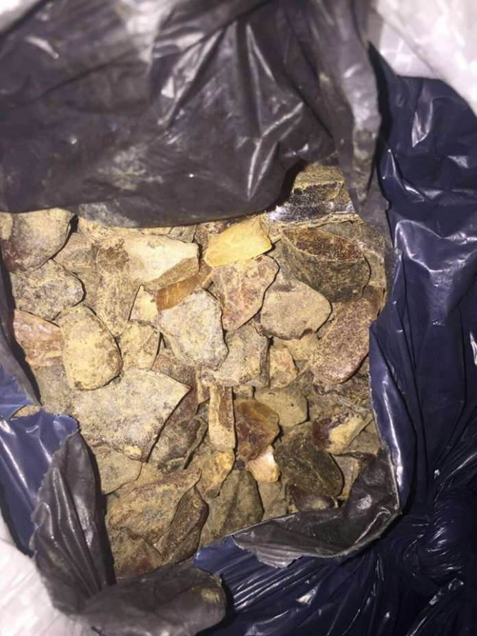 На Львівщині через кордон намагалися вивезти понад 45 кілограмів бурштину На Львівщині через кордон намагалися вивезти понад 45 кілограмів бурштину