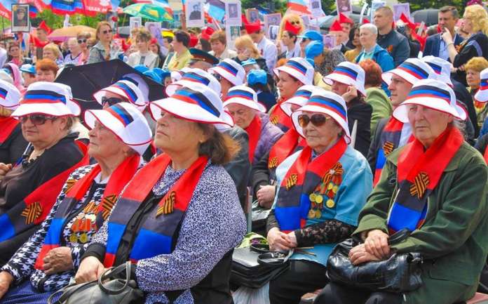 Панамки і «колорадські» стрічки. Як Донецьк учора святкував Панамки і «колорадські» стрічки. Як Донецьк учора святкував