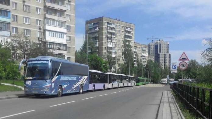 До Донецька звезли «святкувальників» псевдореферендуму До Донецька звезли «святкувальників» псевдореферендуму