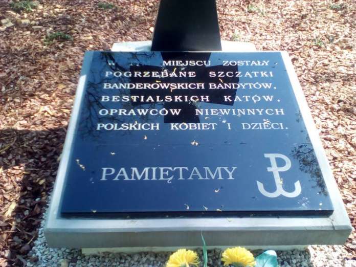 Війна на могилах. Чому у Польщі знову поглумилися з українських поховань Війна на могилах. Чому у Польщі знову поглумилися з українських поховань