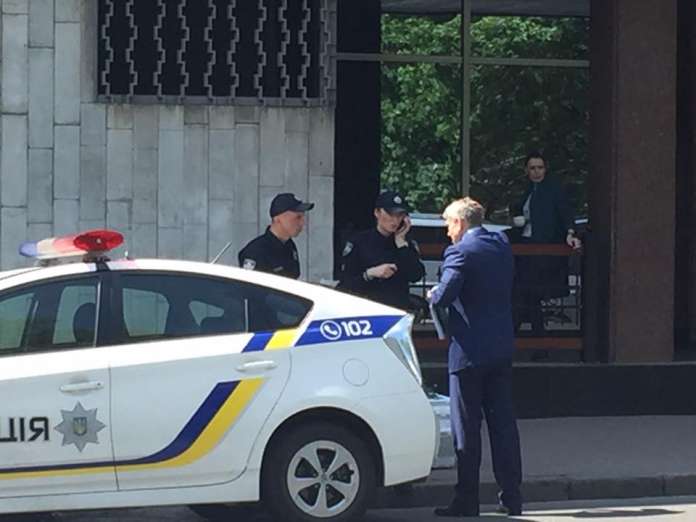 У Києві поліцейські оштрафували міністра за неправильне паркування У Києві поліцейські оштрафували міністра за неправильне паркування