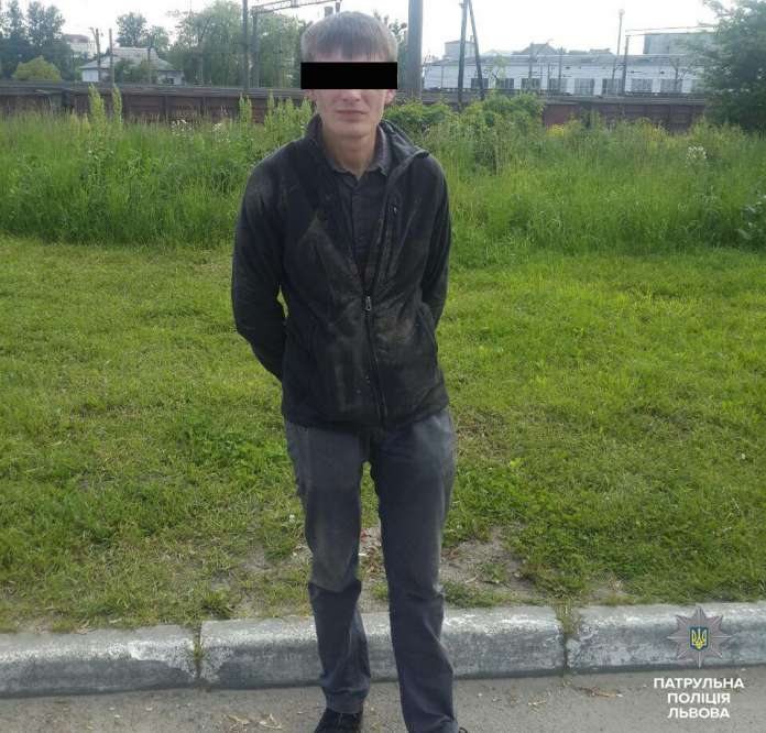 Замість світлофорів у центрі Львова працюють інспектори ДАІ (фото) Замість світлофорів у центрі Львова працюють інспектори ДАІ (фото)