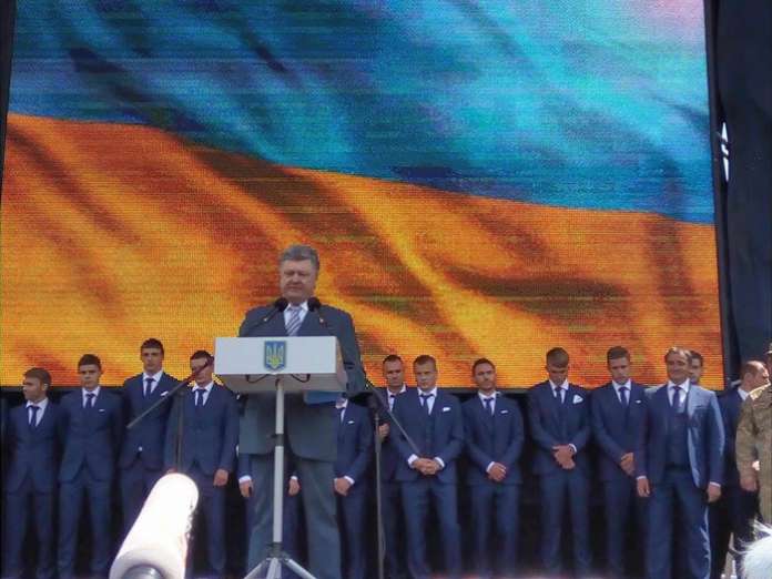 Порошенко провів збірну України на Євро-2016 Порошенко провів збірну України на Євро-2016