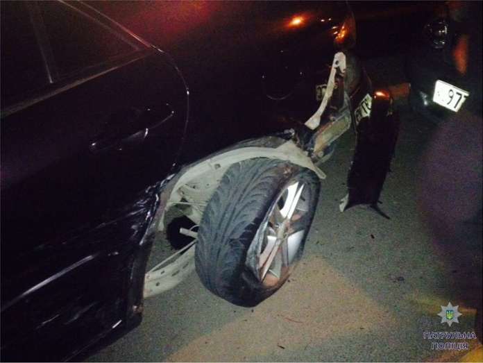 Львів’янин напідпитку врізався у припарковане авто Львів’янин напідпитку врізався у припарковане авто