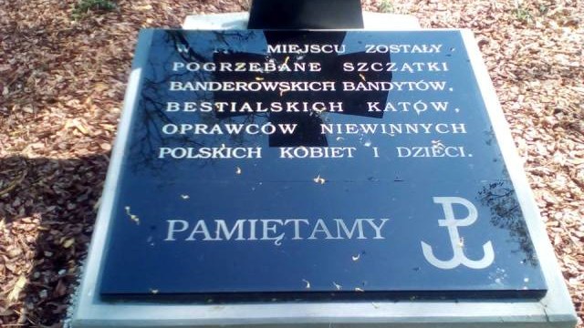 У Польщі несанкціоновано змінили таблички на могилах воїнів УПА