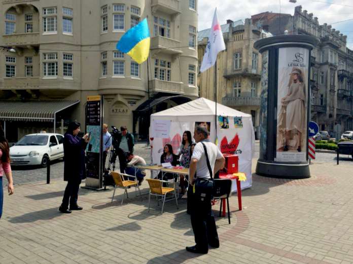 “Дударик” виконав безсмертну “Мамину світлицю” (відео) “Дударик” виконав безсмертну “Мамину світлицю” (відео)