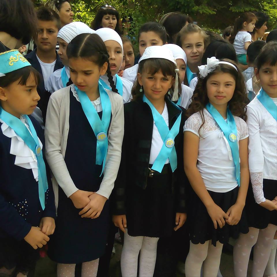 У Бахчисараї школярі демонструють, що вони - українці і кримські татари