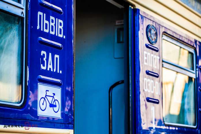 Перший веловагон вирушив зі Львова до Мукачева Перший веловагон вирушив зі Львова до Мукачева