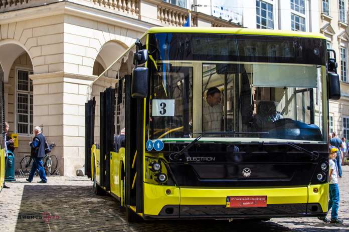 У Львові презентували сім нових автобусів У Львові презентували сім нових автобусів