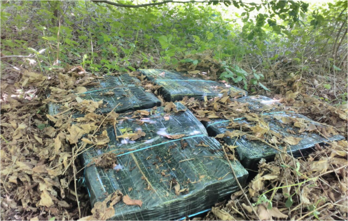 Прикордонники вчергове запобігли контрабанді сигарет на Закарпатті Прикордонники вчергове запобігли контрабанді сигарет на Закарпатті