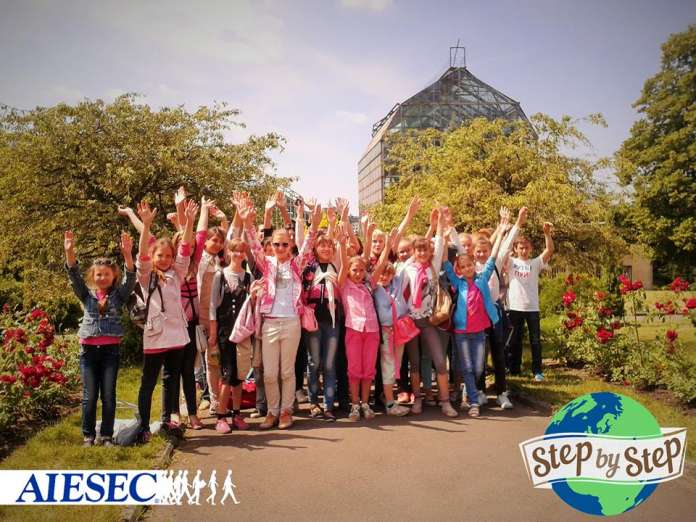 AIESEC у Львові запрошує школярів в англомовний табір «Step by Step» AIESEC у Львові запрошує школярів в англомовний табір «Step by Step»