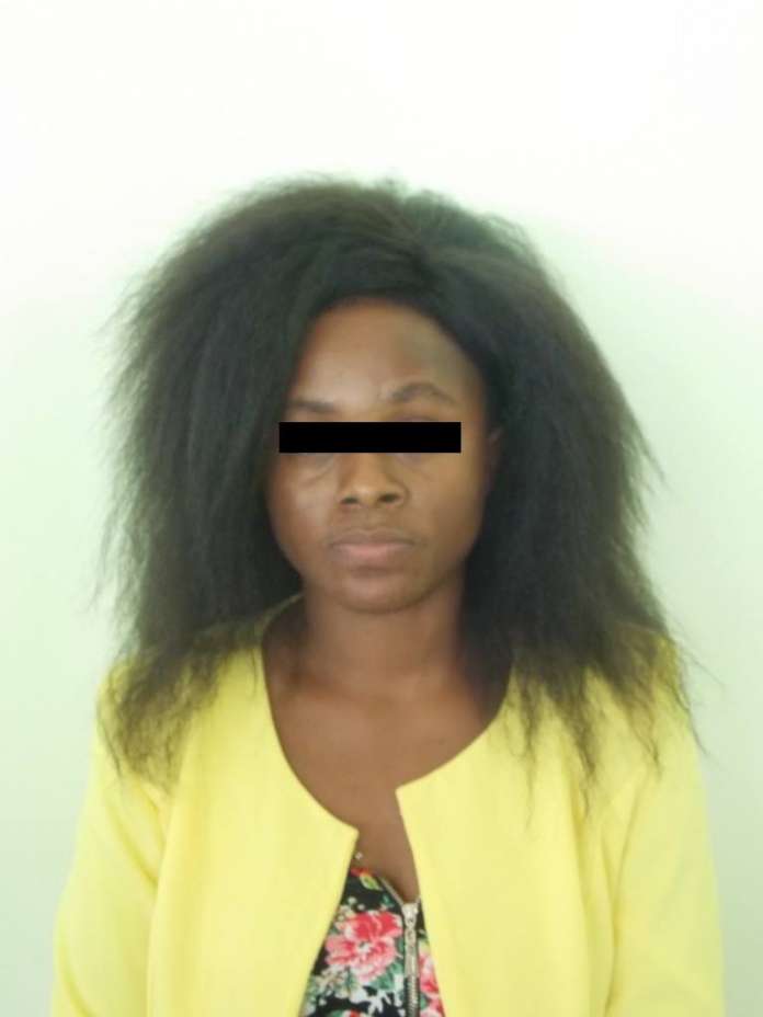 Львівські прикордонники затримали африканку, яка користувалася чужим паспортом (Фото)