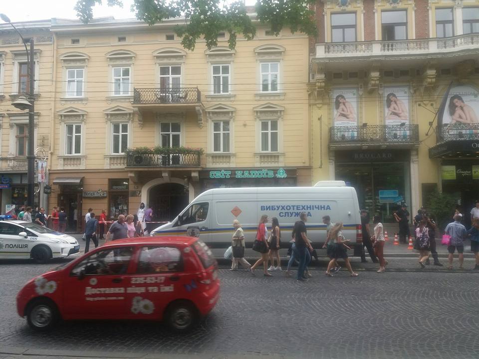 У центрі Львова шукають вибухівку (фото)