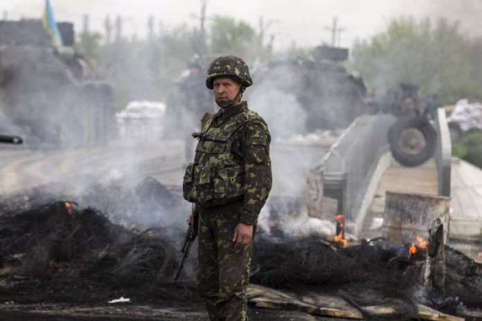 На Сході продовжуються обстріли підрозділів ЗС України (Відео) На Сході продовжуються обстріли підрозділів ЗС України (Відео)