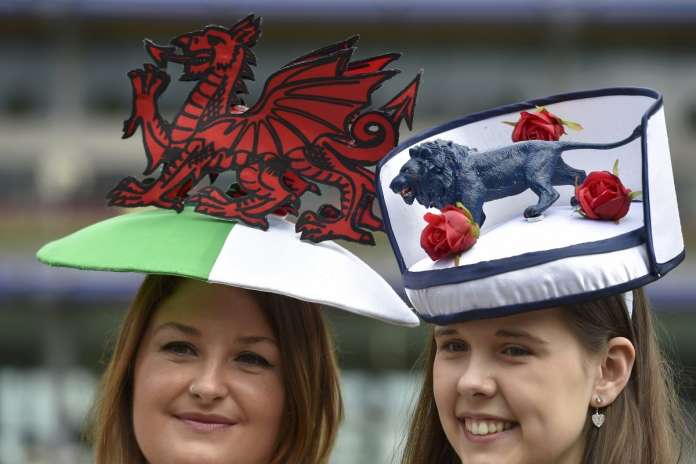 Британські леді показали безглузді капелюшки на традиційних королівських скачках (фото)