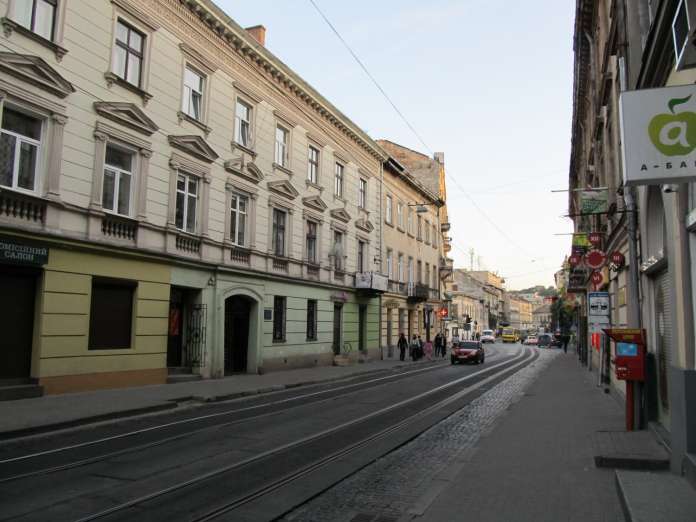 Частину вулиці Івана Франка сьогодні відкриють для проїзду транспорту (Фото)