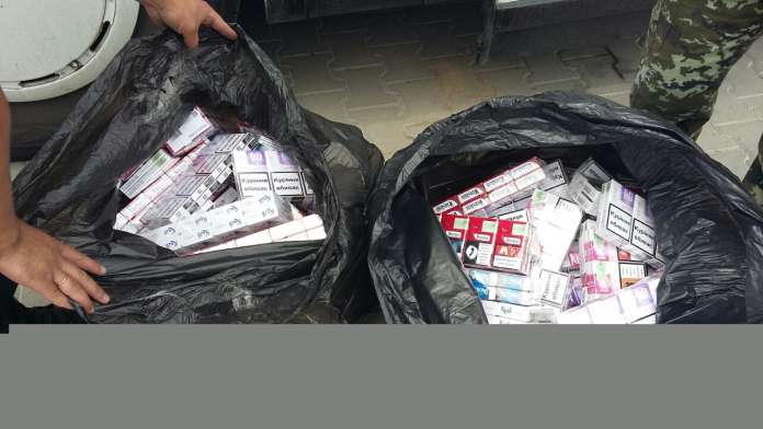 На кордоні у волинянина виявили понад тисячу пачок контрабандних сигарет (Фото)