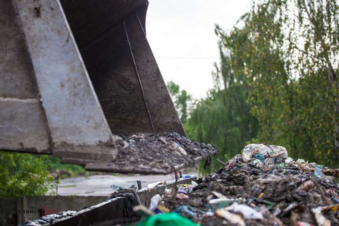 Де починає свій шлях львівське сміття, яке везуть в Київ (Фото)