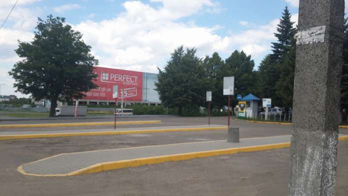 Нова автостанція у Львові нагадує поліпшену сільську зупинку: громада обурена (фото) Нова автостанція у Львові нагадує поліпшену сільську зупинку: громада обурена (фото)
