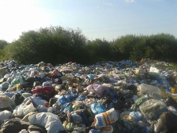 У Дублянах виявили стихійне сміттєзвалище (Фото) У Дублянах виявили стихійне сміттєзвалище (Фото)
