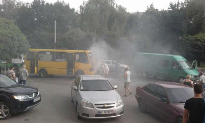 У Львові загорілась маршрутка У Львові загорілась маршрутка