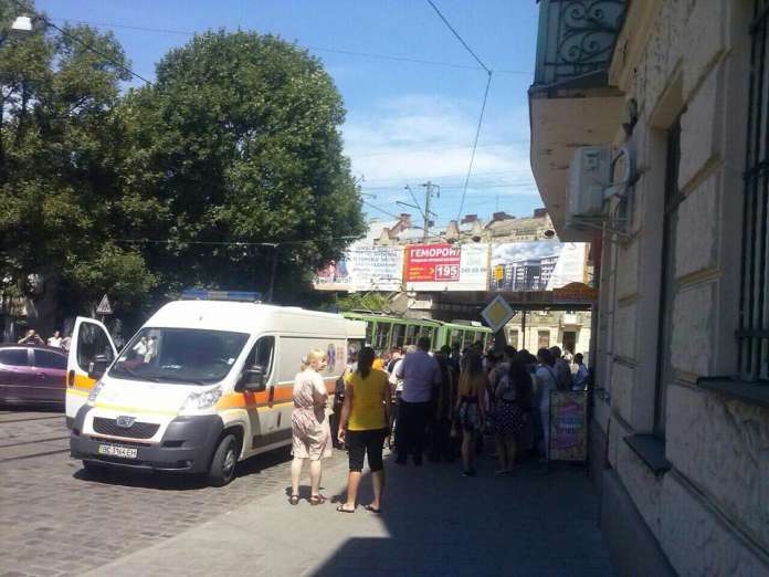 У центрі Львова збили мотоцикліста (Фото) У центрі Львова збили мотоцикліста (Фото)