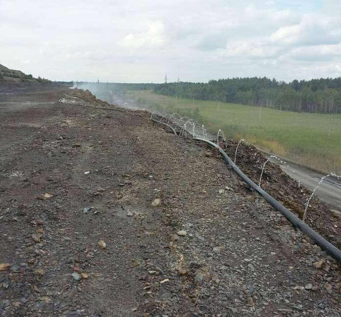 На Львівщині тривають роботи щодо недопущення горіння на породному відвалі (Фото) На Львівщині тривають роботи щодо недопущення горіння на породному відвалі (Фото)