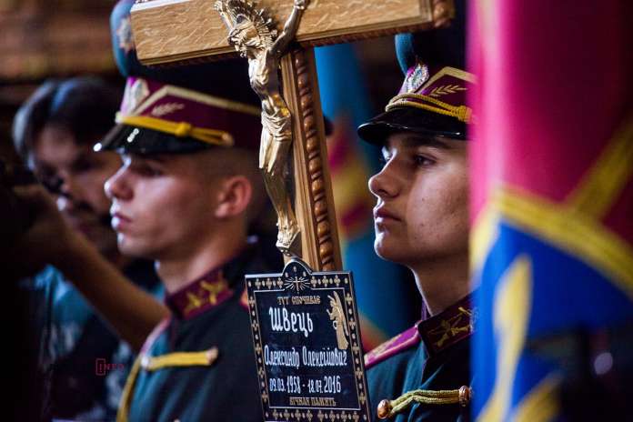 Львів попрощався з Героєм, який загинув у зоні АТО (фото) Львів попрощався з Героєм, який загинув у зоні АТО (фото)