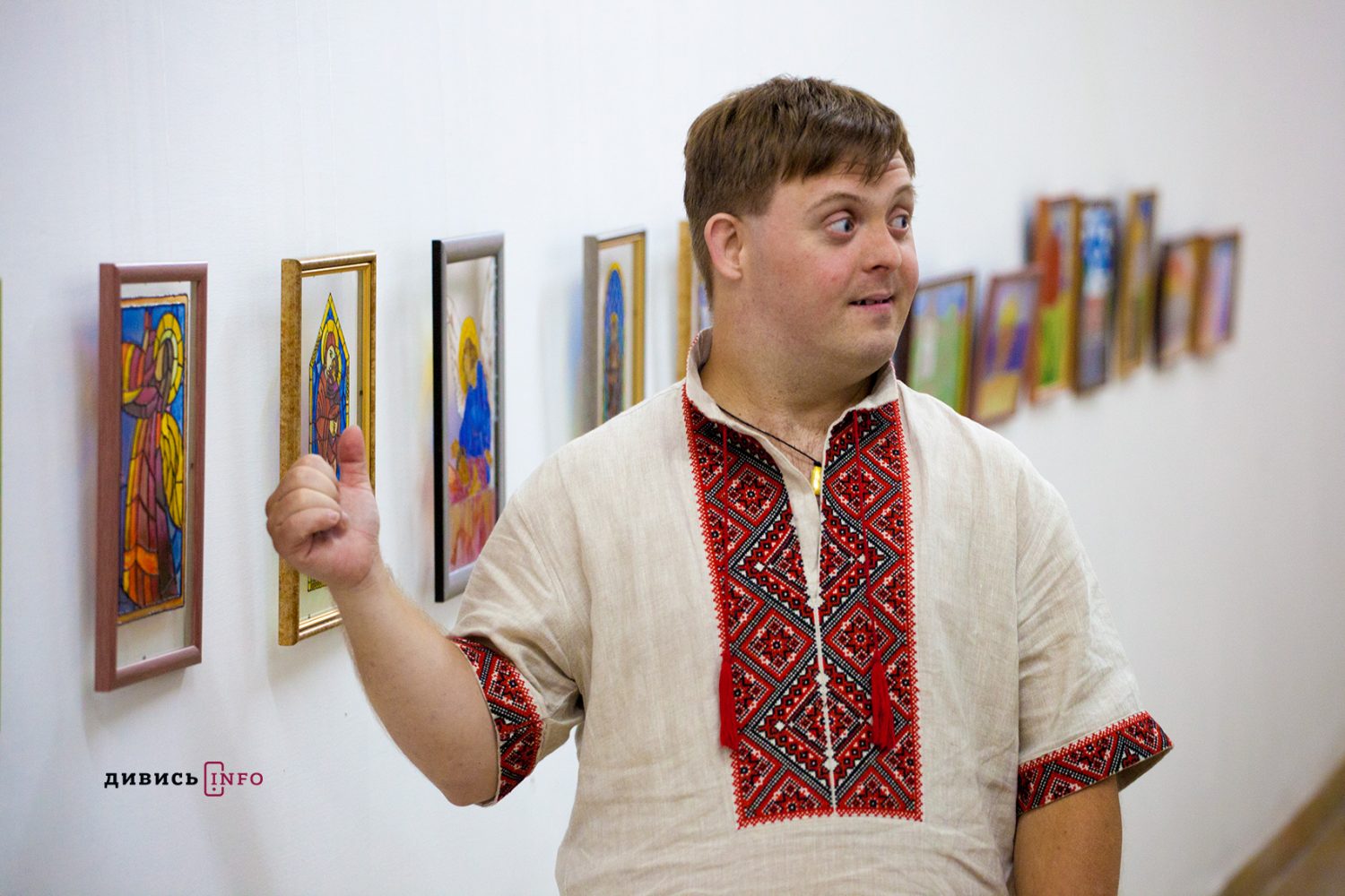 «Особлива виставка» робіт людей з особливими потребами відкрилась у Львові (фото)
