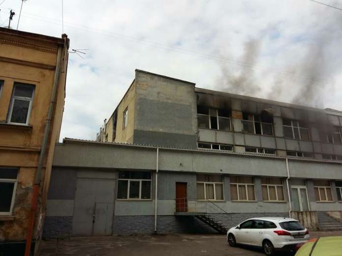 У Львові горить кондитерський цех (Фото) У Львові горить кондитерський цех (Фото)