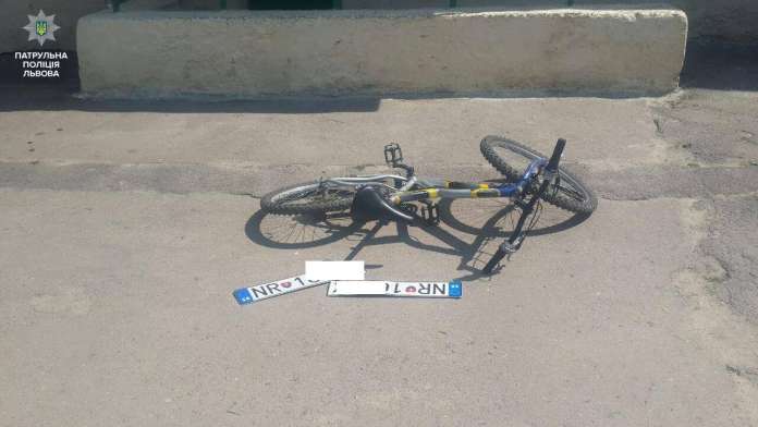 У Львові двоє злодіїв тікали від поліції на велосипедах (Фото) У Львові двоє злодіїв тікали від поліції на велосипедах (Фото)