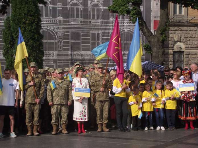 Ми хочемо, щоб воїни почували себе потрібними і після війни, – працівники центру надання послуг учасникам АТО (фото) Ми хочемо, щоб воїни почували себе потрібними і після війни, – працівники центру надання послуг учасникам АТО (фото)