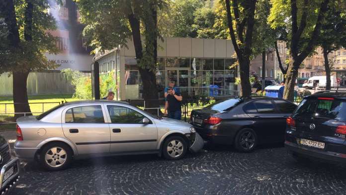 У центрі Львова через ДТП утворюється затор (фото) У центрі Львова через ДТП утворюється затор (фото)
