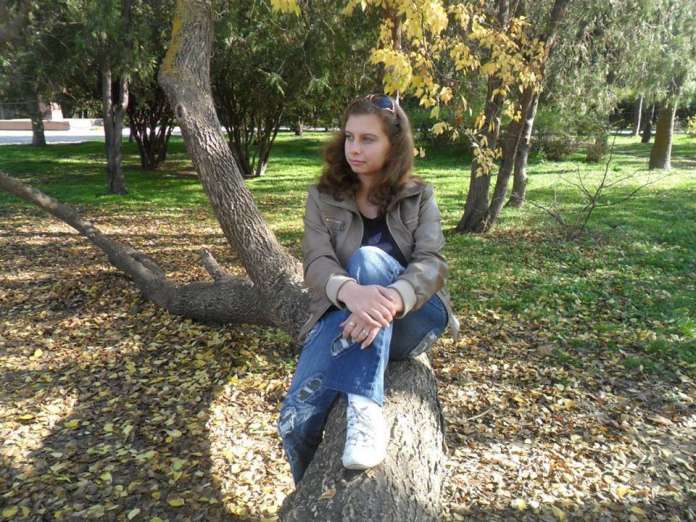 Квадратом з крісел відгороджувалась від світу, якого не розуміла, – дівчина з аутизмом про своє дитинство (фото) Квадратом з крісел відгороджувалась від світу, якого не розуміла, – дівчина з аутизмом про своє дитинство (фото)