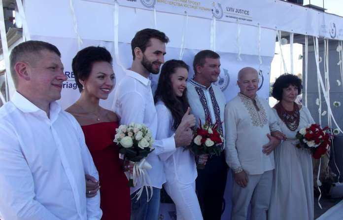 У Львові відтепер можна зареєструвати шлюб за добу (фоторепортаж) У Львові відтепер можна зареєструвати шлюб за добу (фоторепортаж)