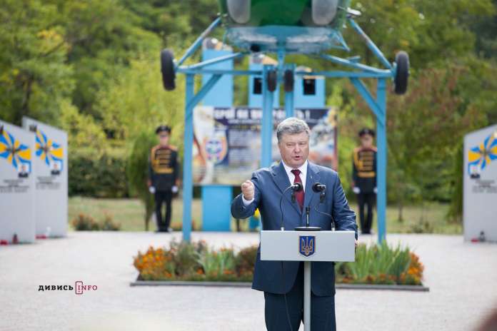Український головнокомандувач зустрівся з військом на Львівщині (фото) Український головнокомандувач зустрівся з військом на Львівщині (фото)
