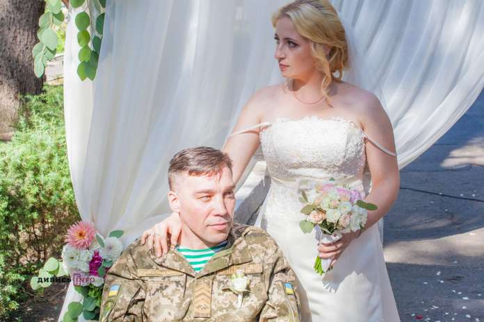 Любов понад усе: паралізований ветеран АТО одружився у львівському шпиталі (фото) Любов понад усе: паралізований ветеран АТО одружився у львівському шпиталі (фото)