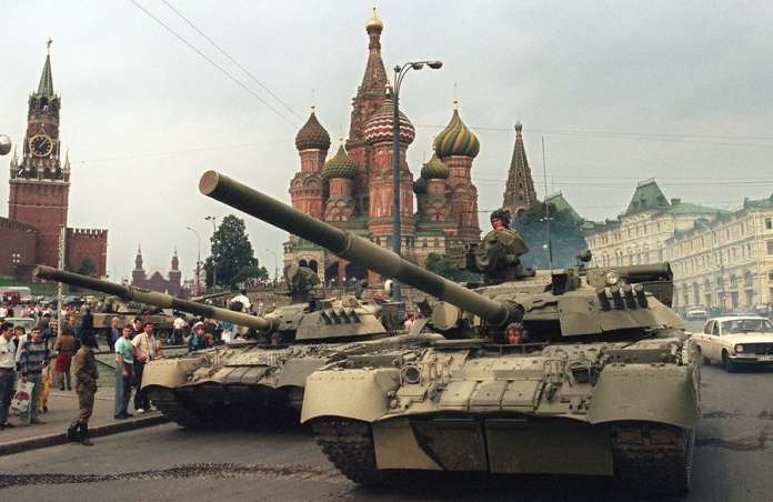 Мізерна кількість росіян готова захищати демократію Мізерна кількість росіян готова захищати демократію