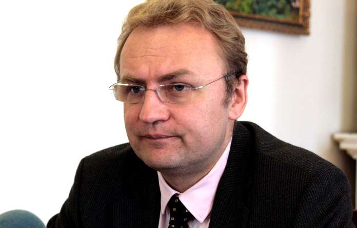 Збільшуємо видатки на освіту та будівництво сміттєпереробного заводу за гроші банку ЄС. Цитатник мера Садового (Відео) Збільшуємо видатки на освіту та будівництво сміттєпереробного заводу за гроші банку ЄС. Цитатник мера Садового (Відео)