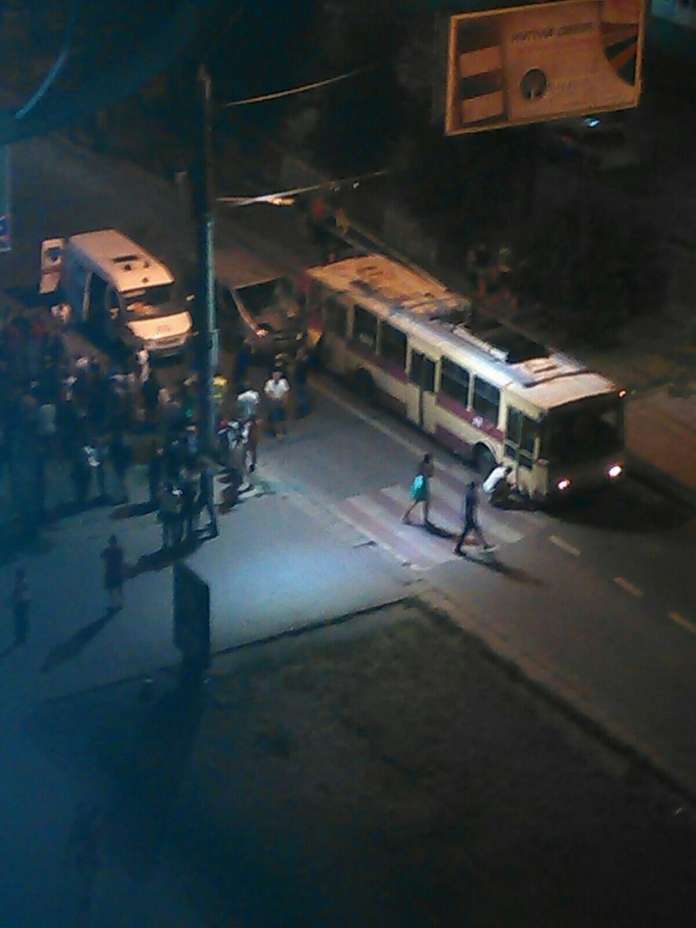 У Львові на вулиці Широкій трапилася жахлива ДТП (Фото) У Львові на вулиці Широкій трапилася жахлива ДТП (Фото)