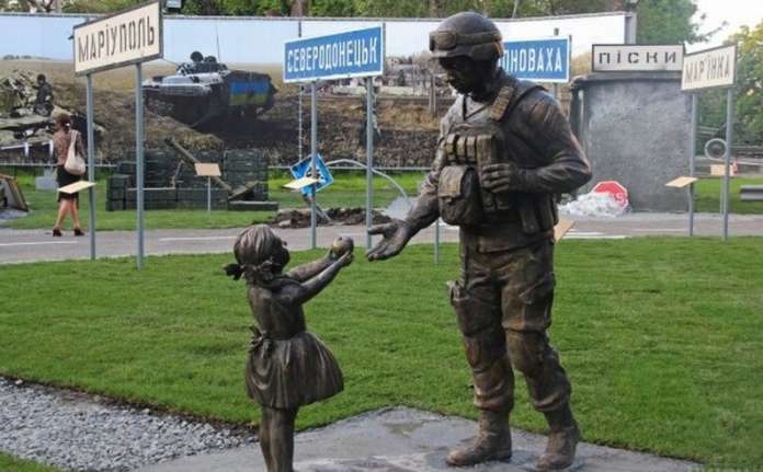 У Дніпрі вандали з пам’ятника бійцям АТО вкрали… яблуко У Дніпрі вандали з пам’ятника бійцям АТО вкрали… яблуко