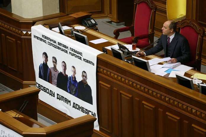 У Верховній Раді вимагають звільнити дітей, затриманих донбаськими бойовиками У Верховній Раді вимагають звільнити дітей, затриманих донбаськими бойовиками