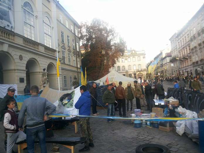 Сьогодні учасники АТО продовжать безстрокову акцію протесту під стінами мерії Львова Сьогодні учасники АТО продовжать безстрокову акцію протесту під стінами мерії Львова