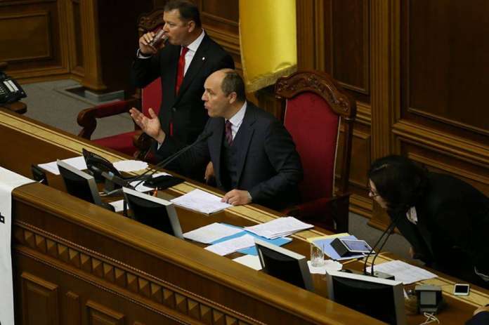 Парубій не закриє засідання, доки не звільнять всіх суддів Парубій не закриє засідання, доки не звільнять всіх суддів
