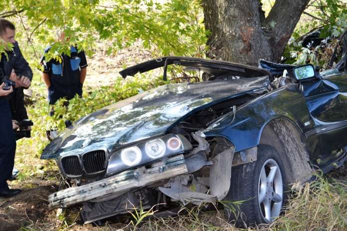 Жахлива ДТП на Дніпропетровщині: четверо загиблих Жахлива ДТП на Дніпропетровщині: четверо загиблих